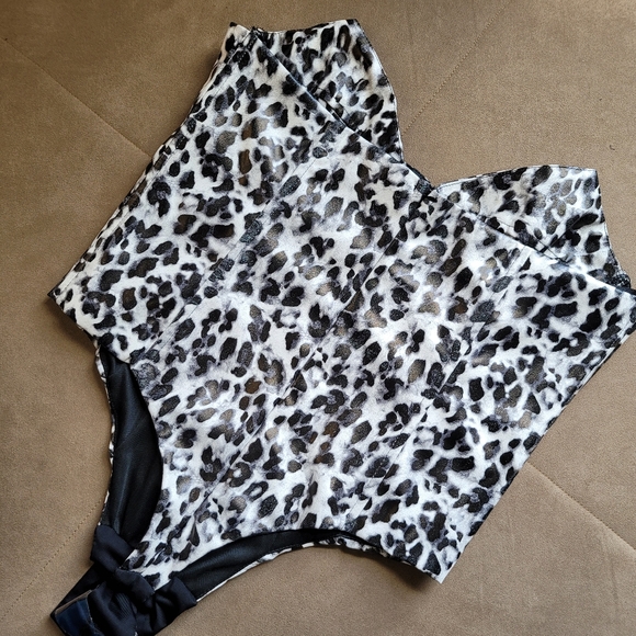 PRETTY LITTLE THING Leopard Faux leather strapless Body Suit | New ! - Picture 3 of 10